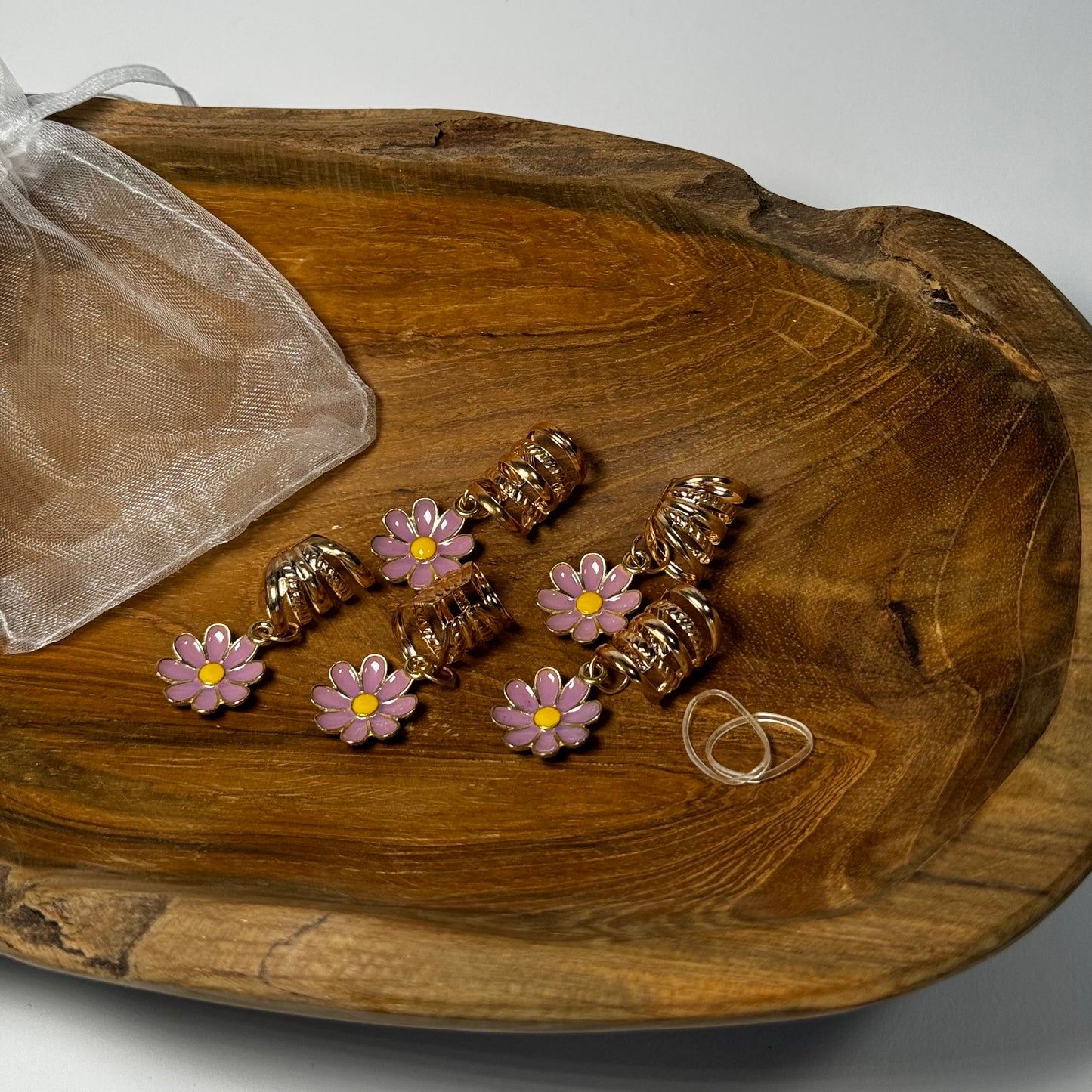 Daisy cuff‘s