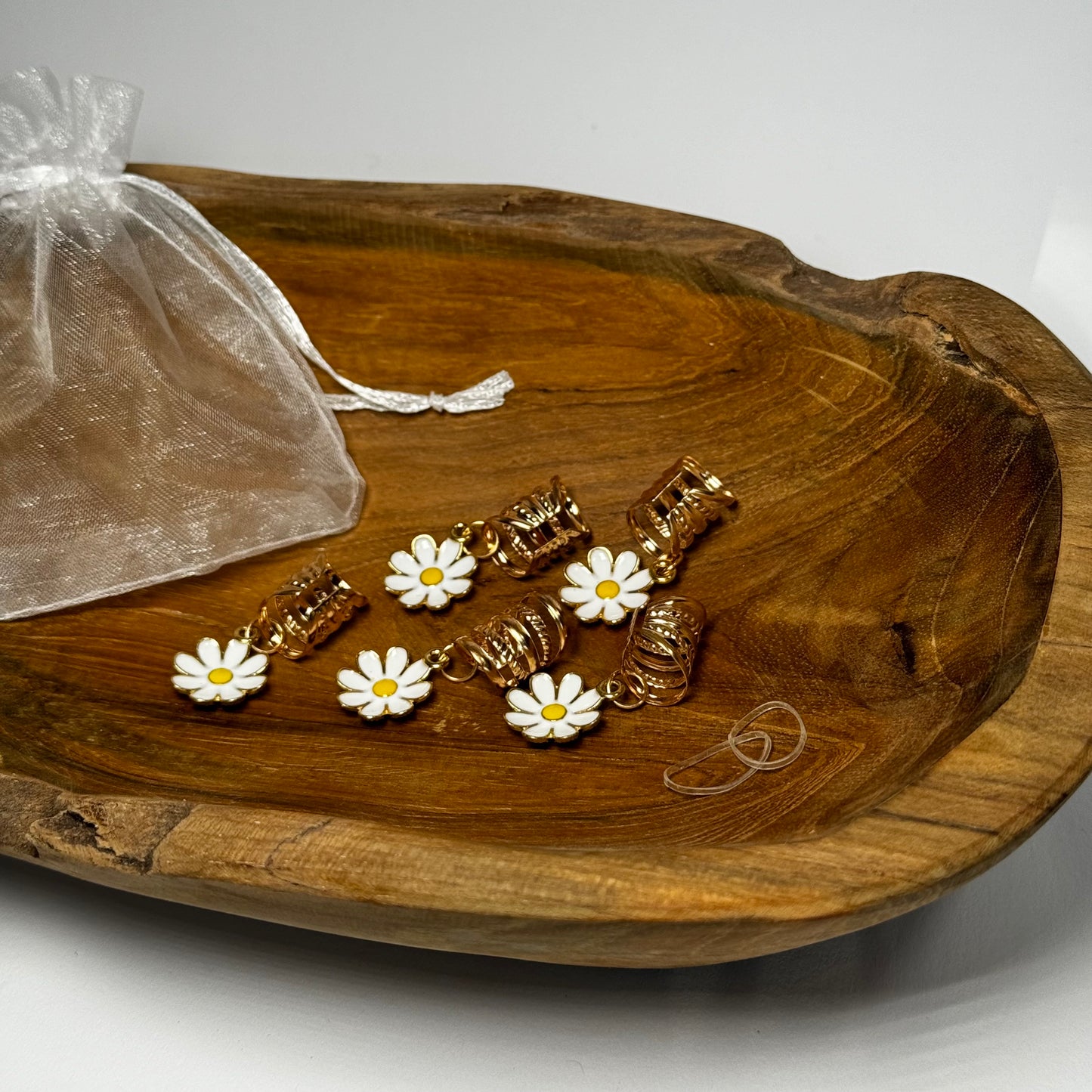 Daisy cuff‘s